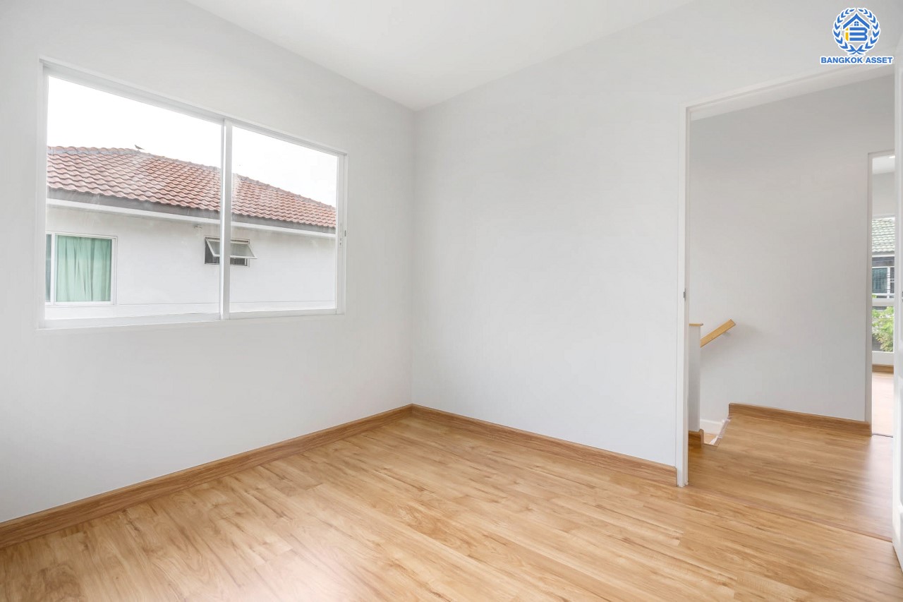 บ้านมือสองตกแต่งใหม่ สังคมคุณภาพแบรนด์ LH ม.อินนิซิโอ ปิ่นเกล้า-วงแหวน เนื้อที่ 50.4 ตร.ว. ฟังก์ชัน 3 ห้องนอน 2 ห้องน้ำ 2 ที่จอดรถ บนทำเลศักยภาพ เดินทางสะดวก เชื่อมต่อทั้งปิ่นเกล้า-ศาลายา ใกล้เซ็นทรัลเวสต์เกต รถไฟฟ้า "สถานีตลาดบางใหญ่" และทางด่วน "กาญจนาภิเษก"